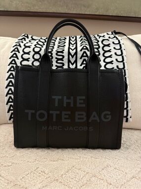 Marc Jacobs The Tote Bag in Black MEDIUM Dust bag included
